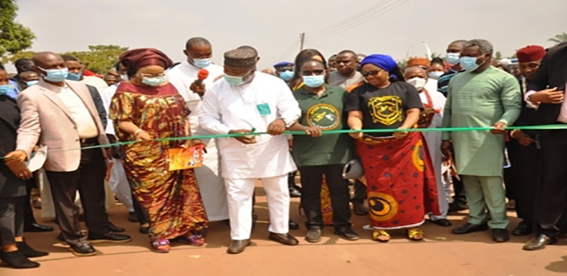 The Governor of Enugu State commissioning the 1.6km Enugu Amakpu – Umudim – Mgbagbowa Road